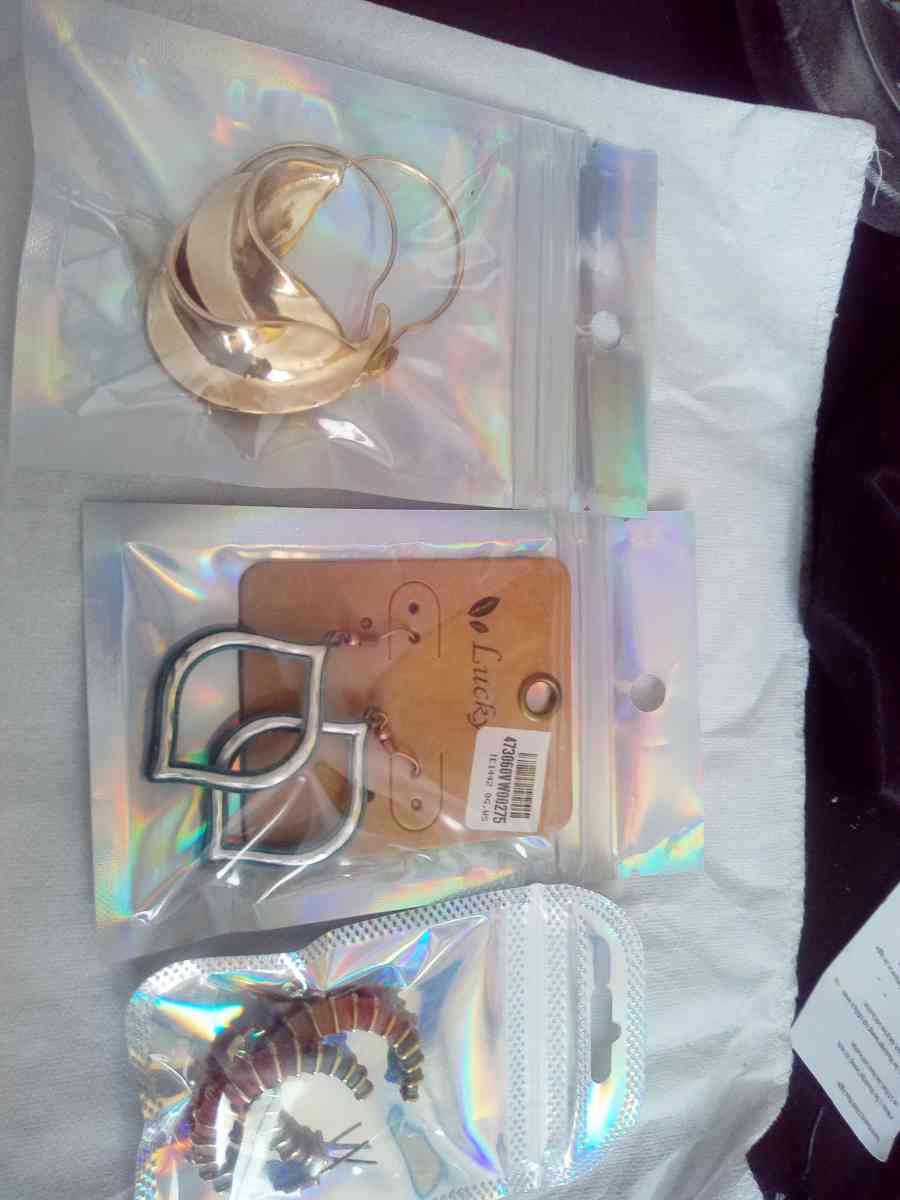 3 pairs of EARRINGS set8 - Alachua, Florida - FleaMarketBay