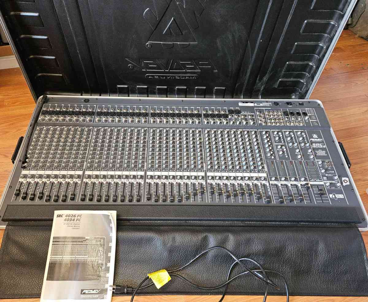 Peavey SRC 4034 34 Channel Stereo Mixing Console with Case - Dublin, Ohio