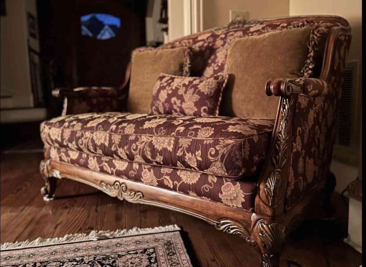 French Style Setee - Flower Mound, Texas - FleaMarketBay