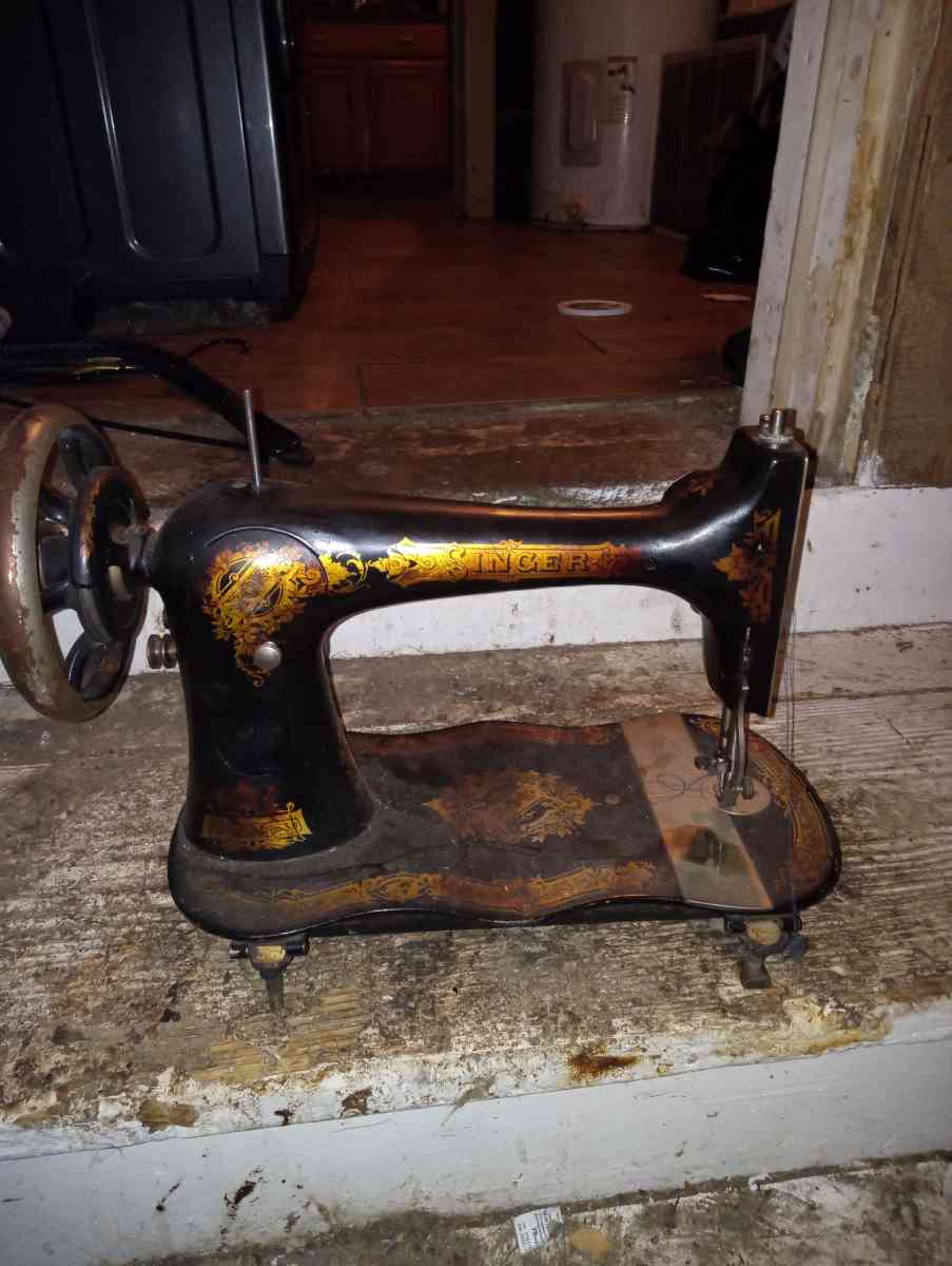 singer sewing machine - Clinton Township, Michigan - FleaMarketBay