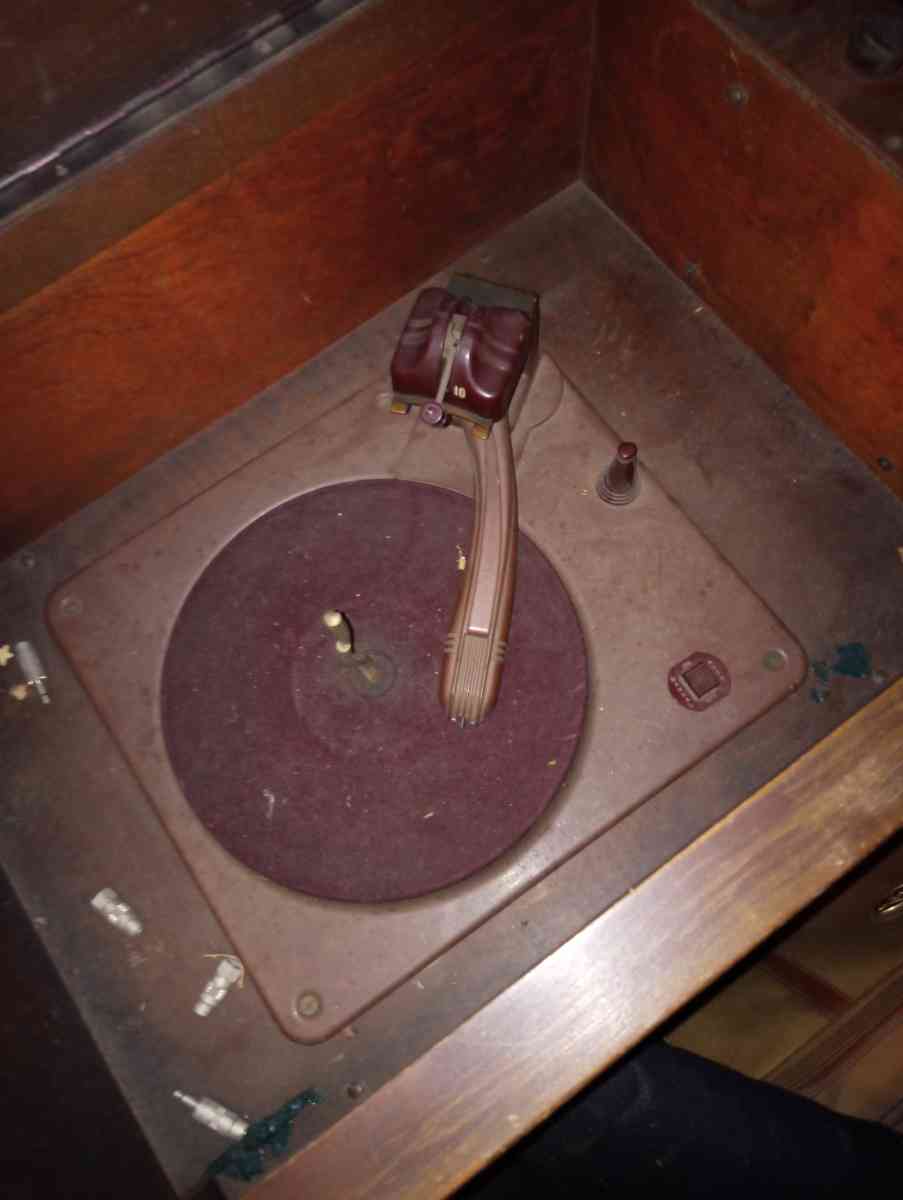 record player AM radio - Clinton Township, Michigan