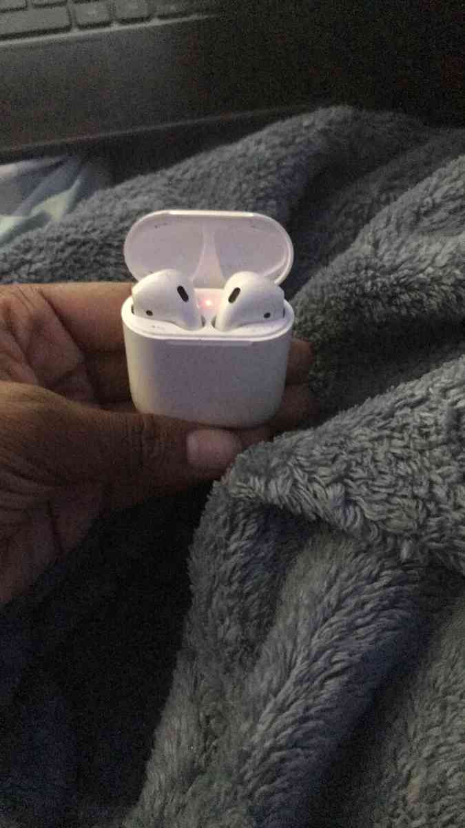 Apple Air pods 2nd generation - Danville, Virginia
