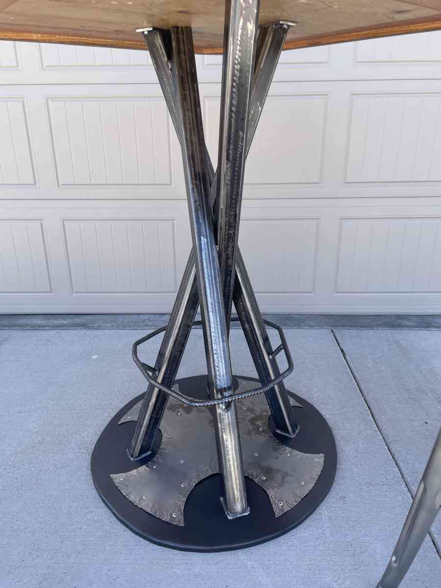 tall bar style table - Eaton, Colorado - FleaMarketBay