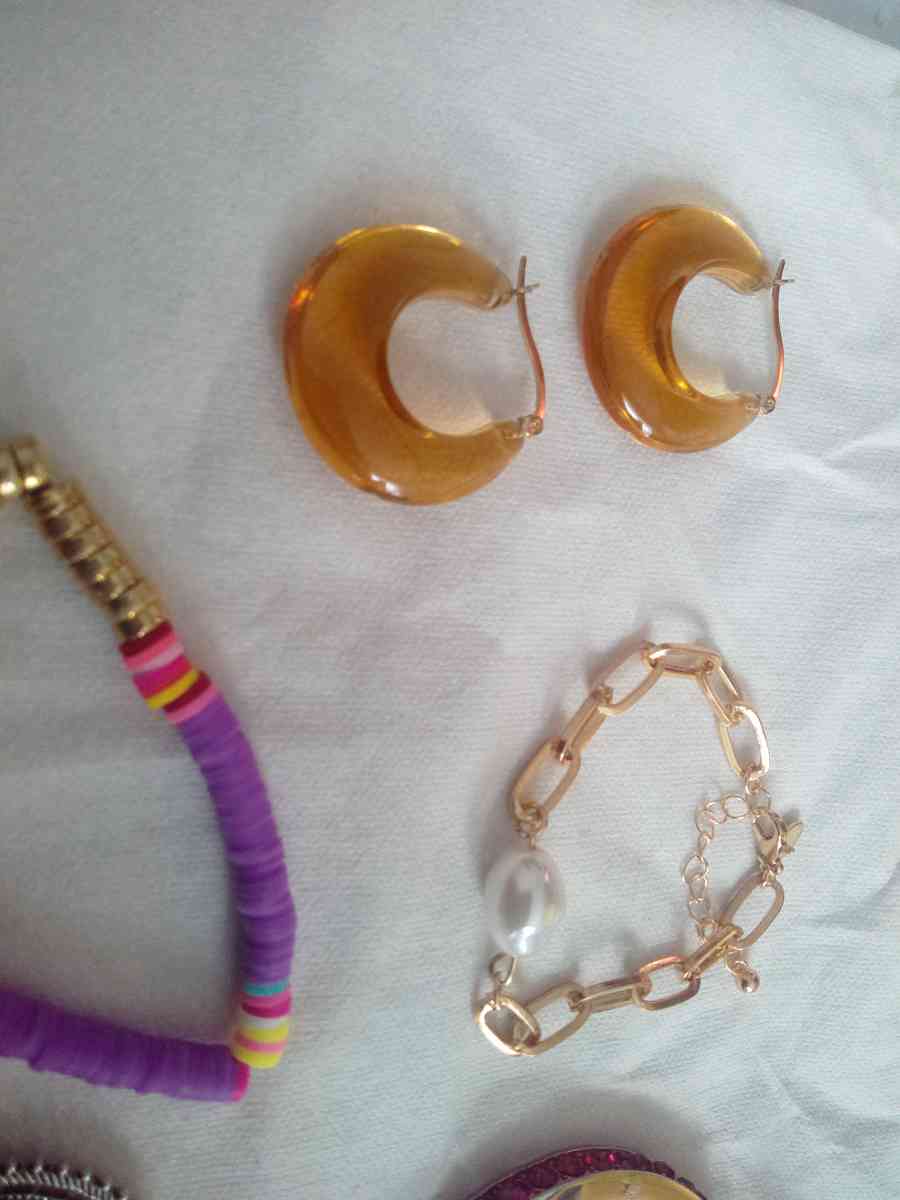 5 piece jewelry lot Set2 - Gainesville, Florida - FleaMarketBay