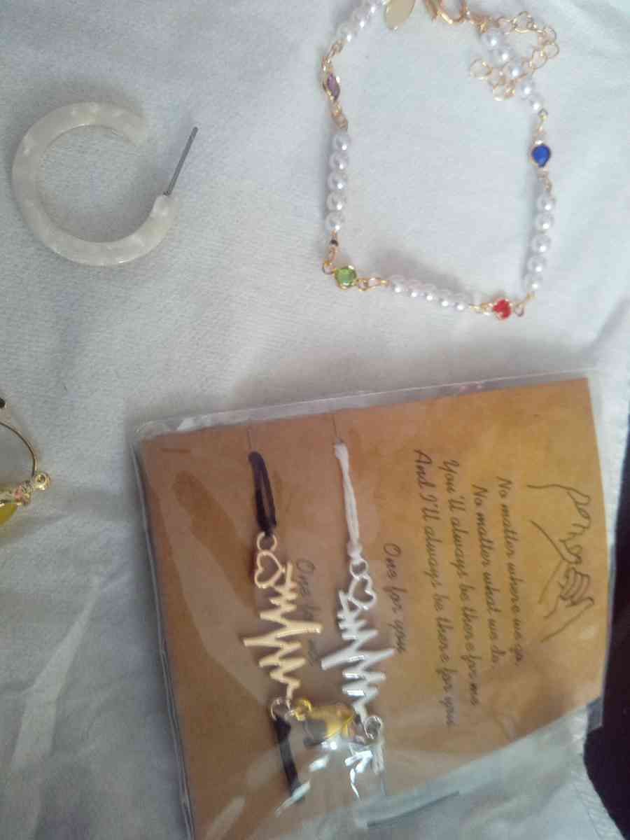 5 Piece Jewelry Set 1 - Gainesville, Florida - FleaMarketBay