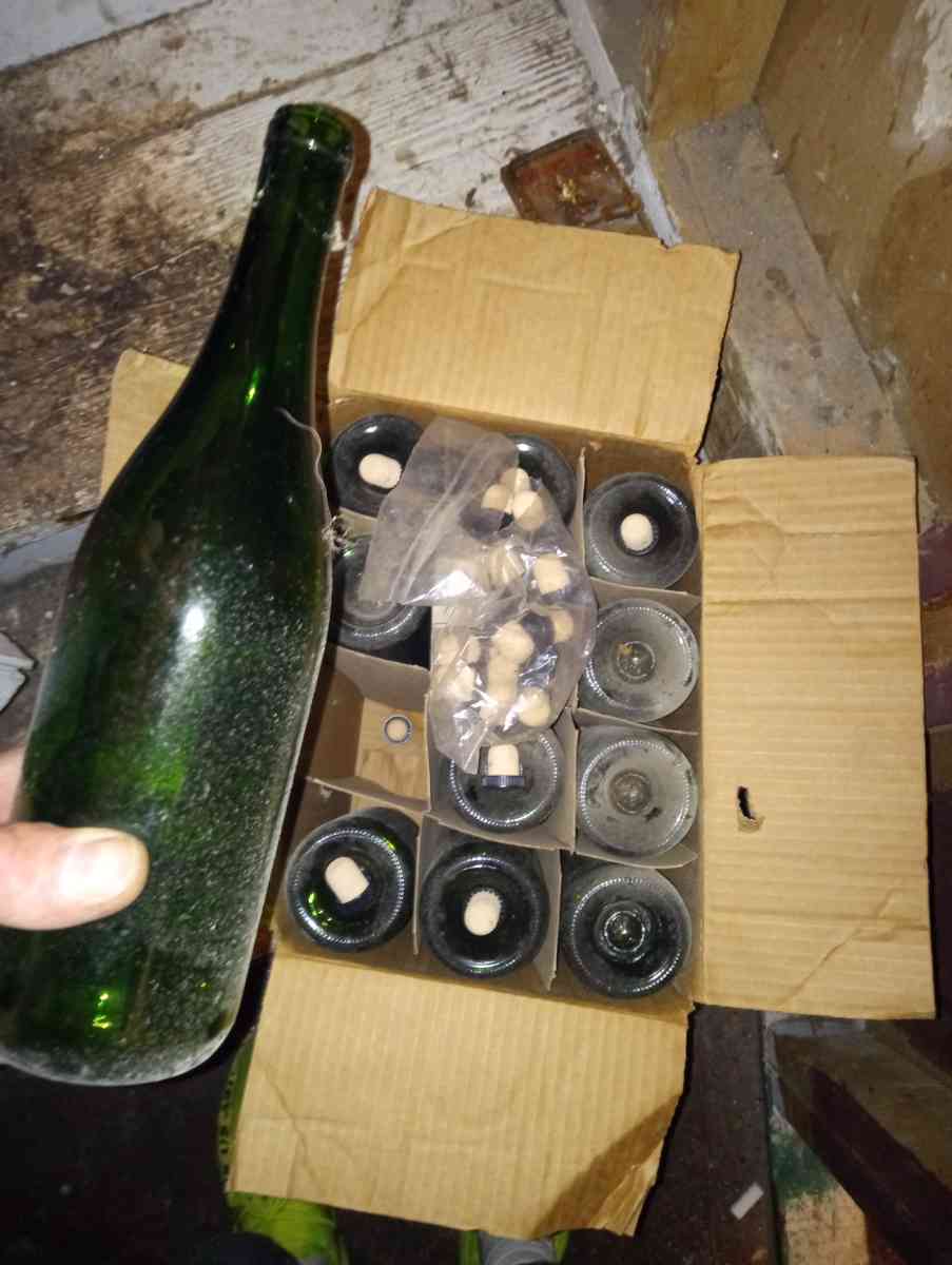 case of new wine bottles n corks - Clinton Township, Michigan