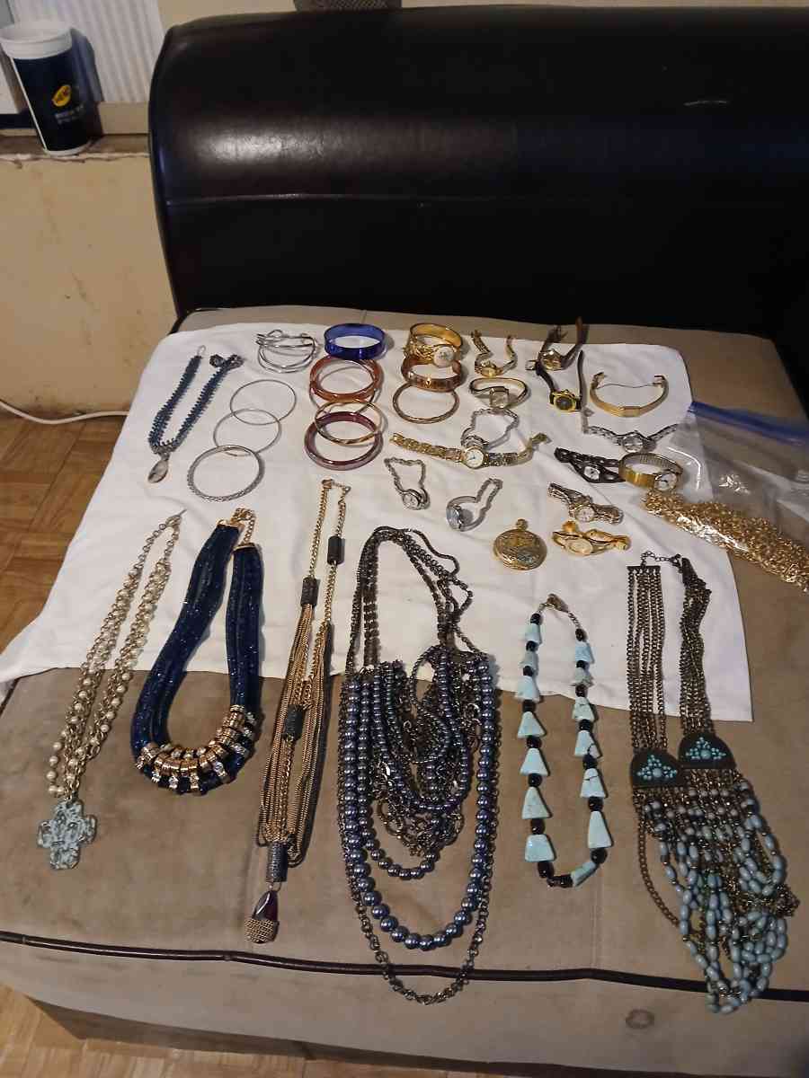 vendo estas cadenitas  relojes y  pulseras - New Caney, Texas