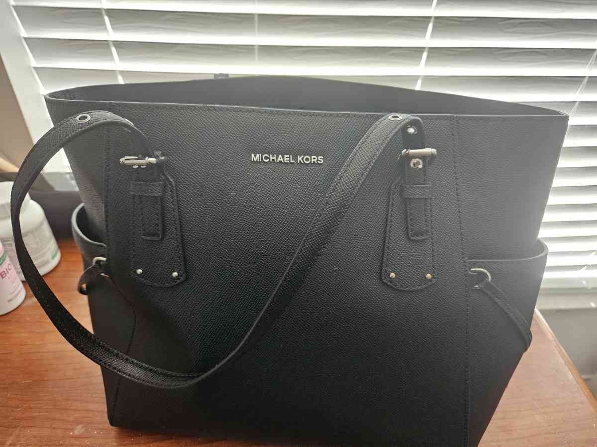 beautiful purse - Cape Coral, Florida - FleaMarketBay