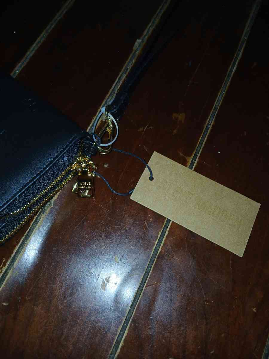 Steve Madden BBENNI Black Zip Around Wallet - North Hollywood, California - FleaMarketBay