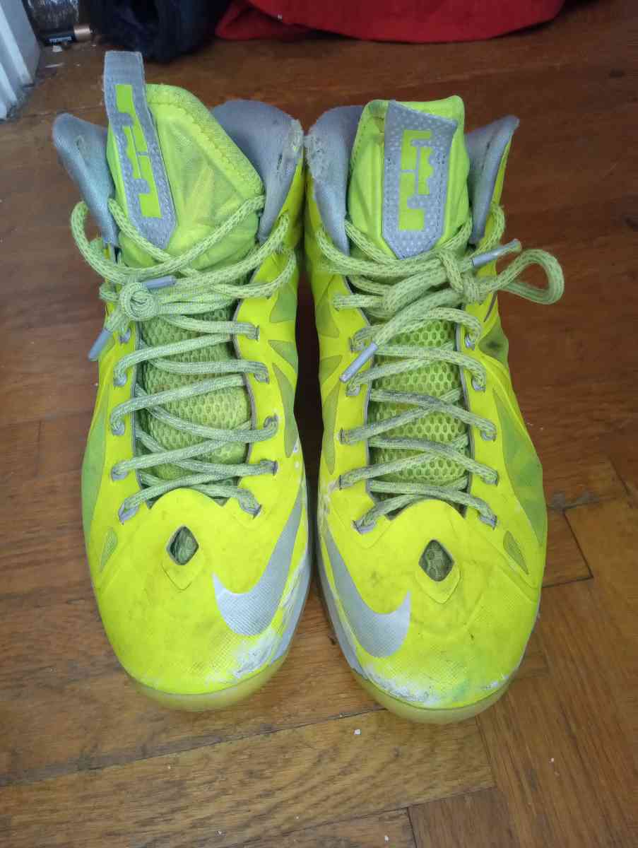 LeBron Volt 19 Yellow - Cincinnati, Ohio - FleaMarketBay