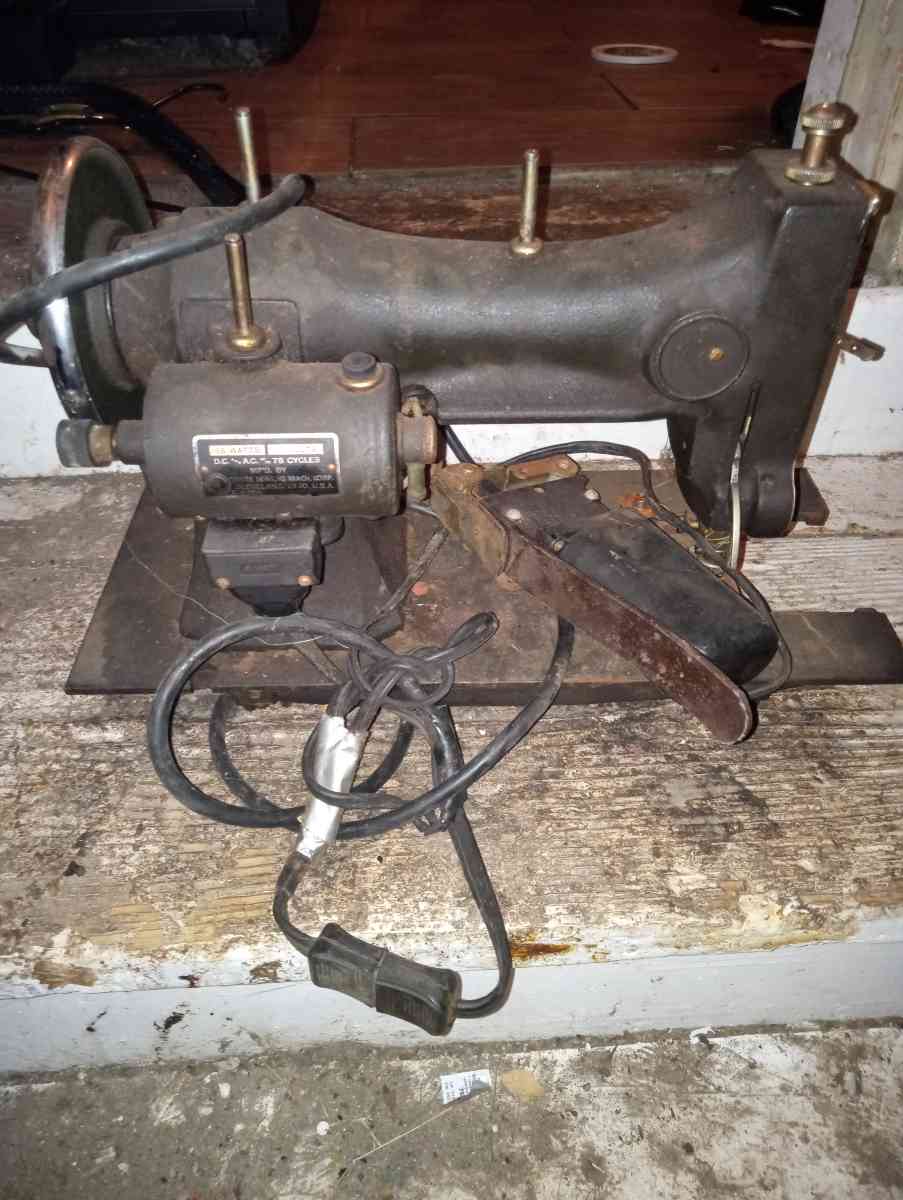 white sewing machine - Clinton Township, Michigan - FleaMarketBay