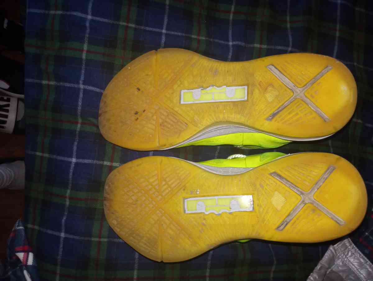 LeBron Volt 19 Yellow - Cincinnati, Ohio - FleaMarketBay