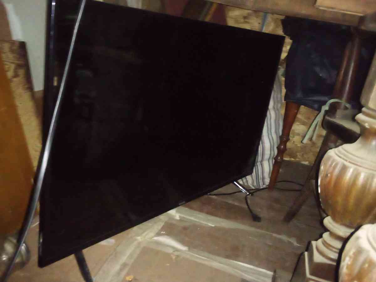 40 inch Phillips Roku tv - South New Berlin, New York - FleaMarketBay