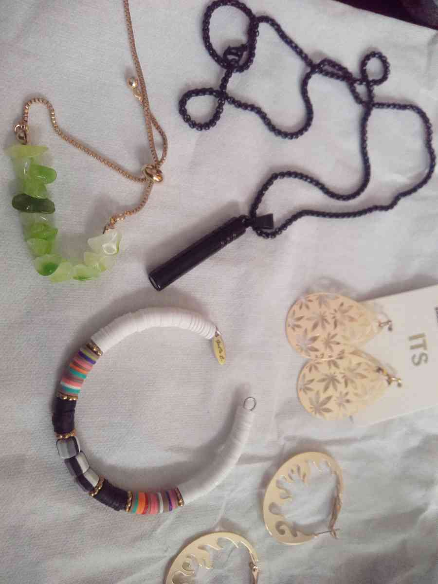Mixed 5 Piece Jewelry lot set 4 - Alachua, Florida - FleaMarketBay