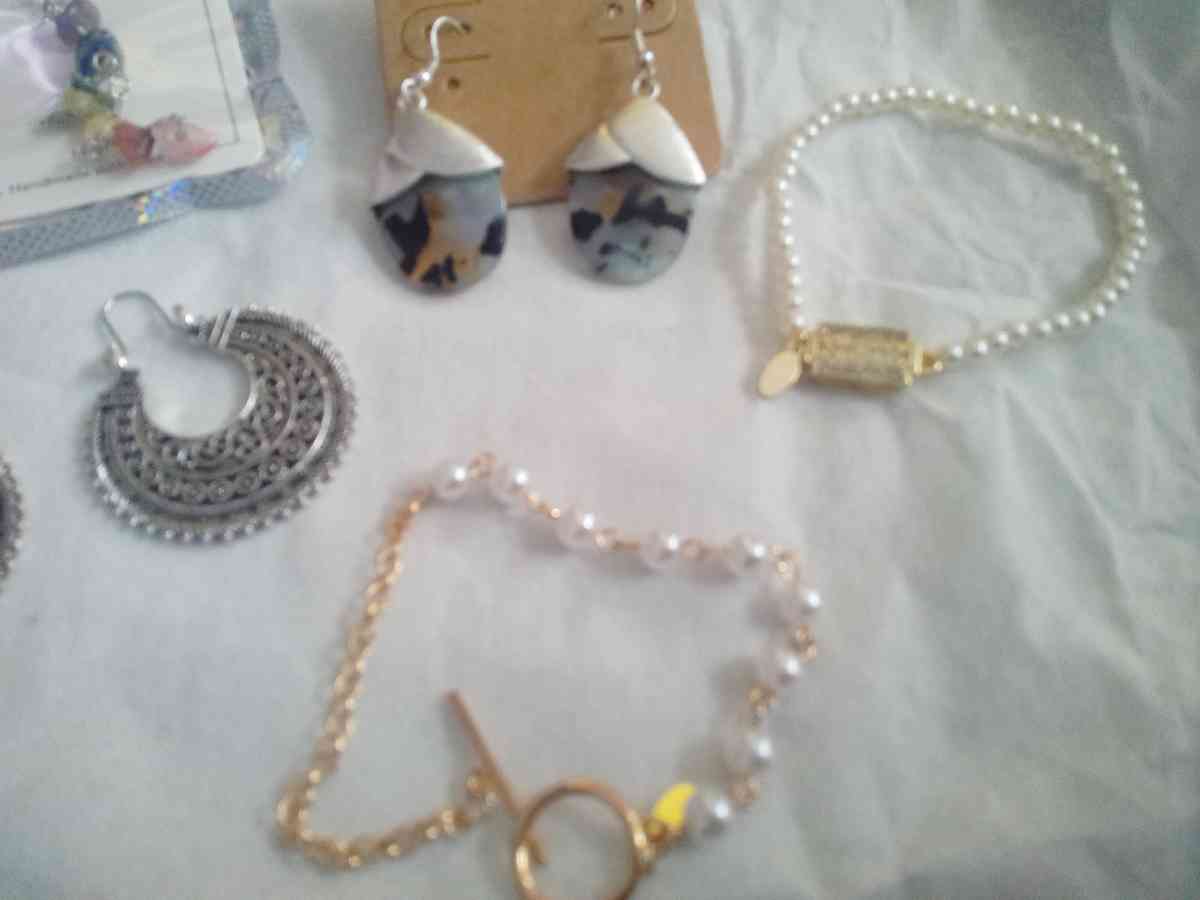 Jewelry 5 piece lot set 5 - Alachua, Florida - FleaMarketBay