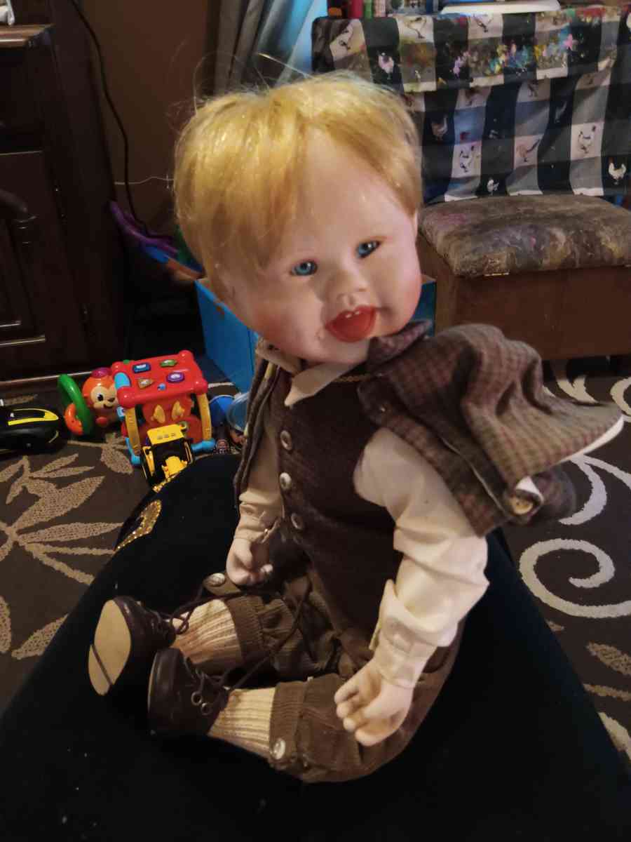 Dolls and Ventage bulova watch - Deep Run, North Carolina - FleaMarketBay