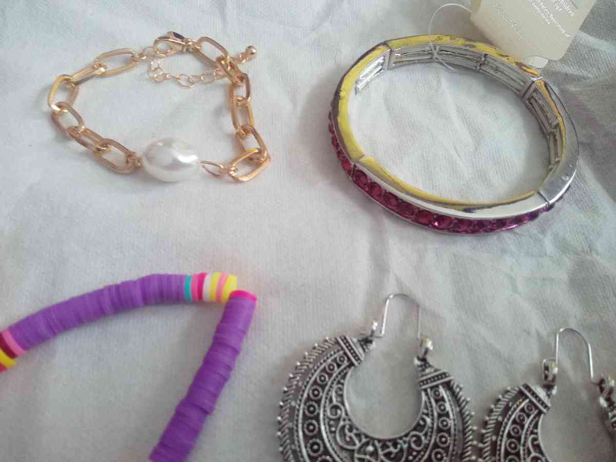 5 piece jewelry lot Set2 - Gainesville, Florida - FleaMarketBay