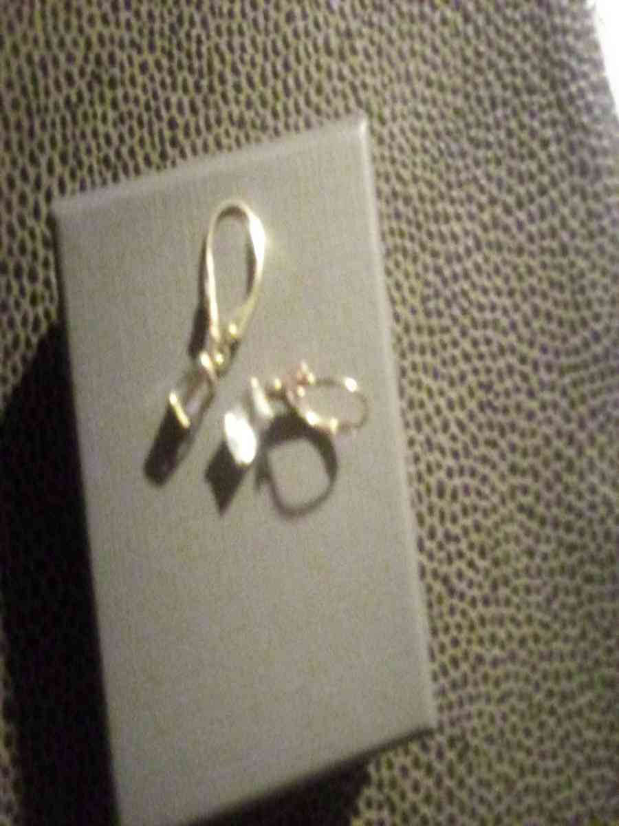 genuine 14k diamond drop earings - Hackberry, Louisiana