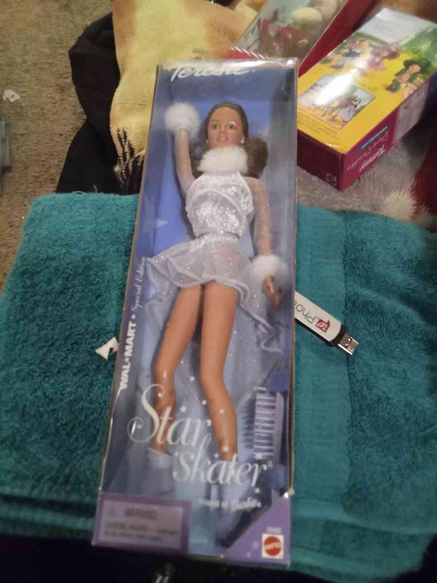 barbies singles - Waterloo, Iowa - FleaMarketBay