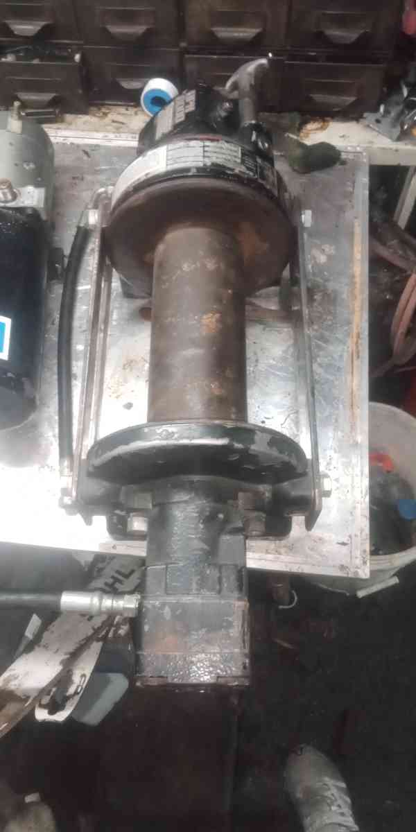hydraulic winch - Hedrick, Iowa