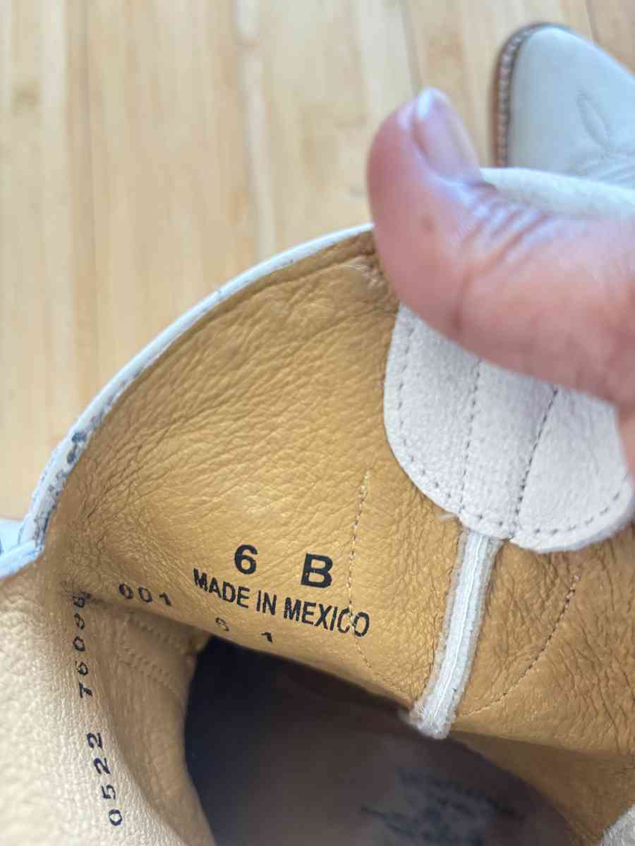 Women Boots - Cocoa, Florida - FleaMarketBay