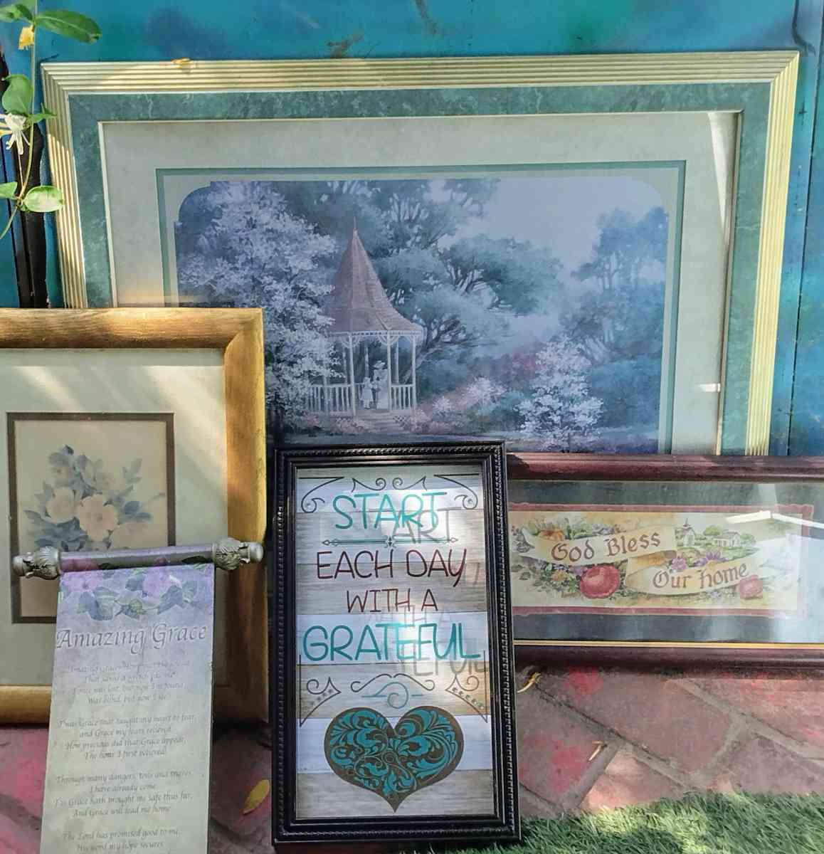 TV  PATIO TABLE AND CHAIR WALL DECOR AND MORE - Hanford, California - FleaMarketBay