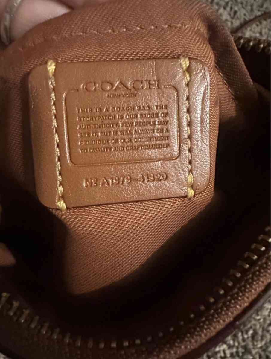 crossbody coach bag - Spartanburg, South Carolina - FleaMarketBay