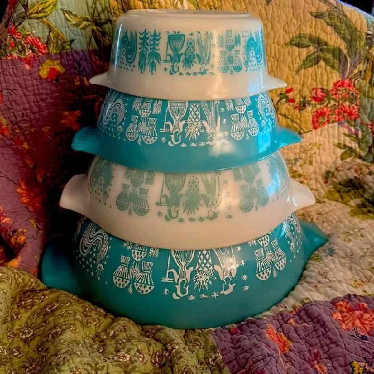 Vintage Tourqouise Bowls and Casserole dishes set - South Solon, Ohio