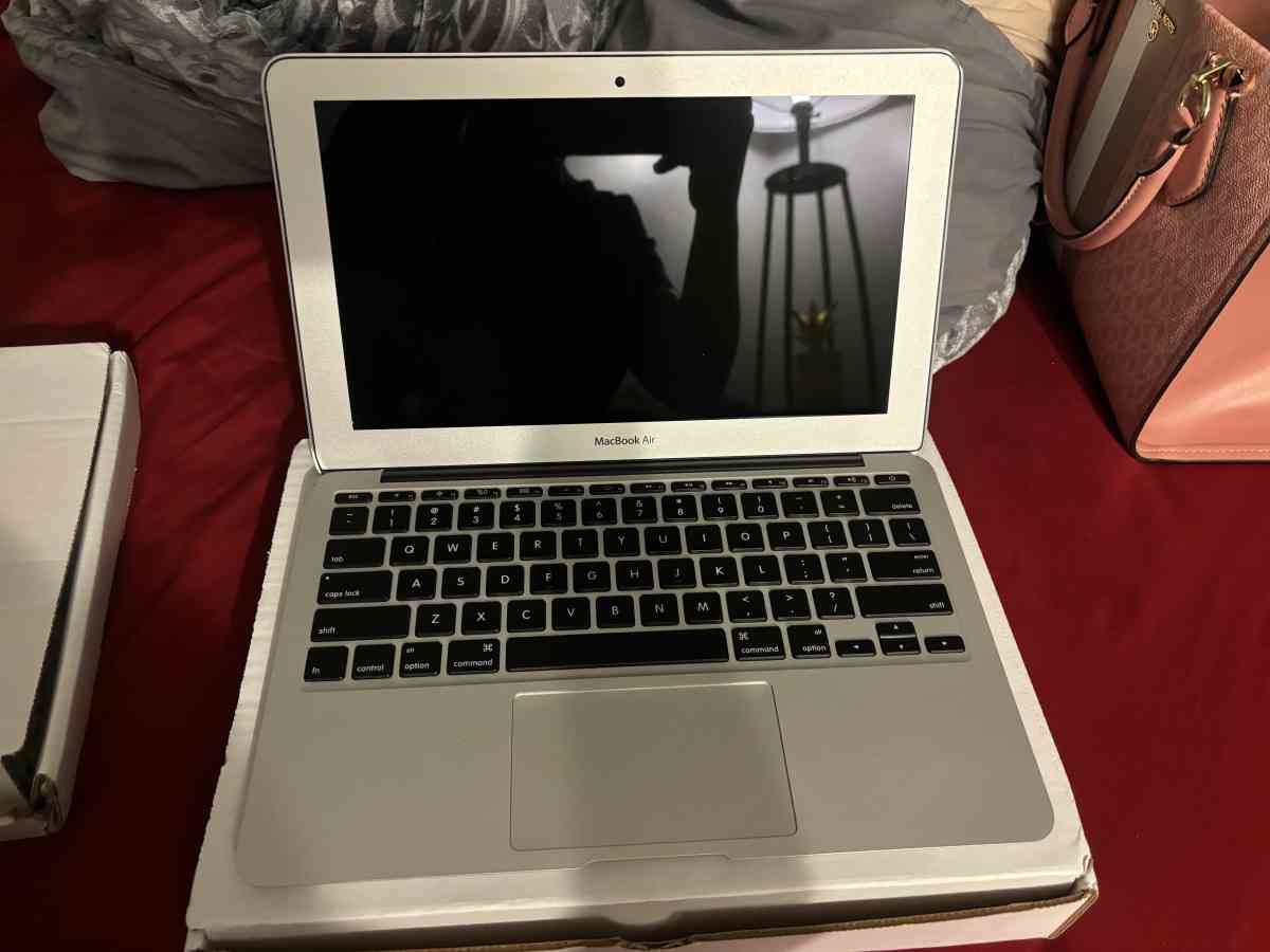 Apple MacBook Air - Spartanburg, South Carolina - FleaMarketBay
