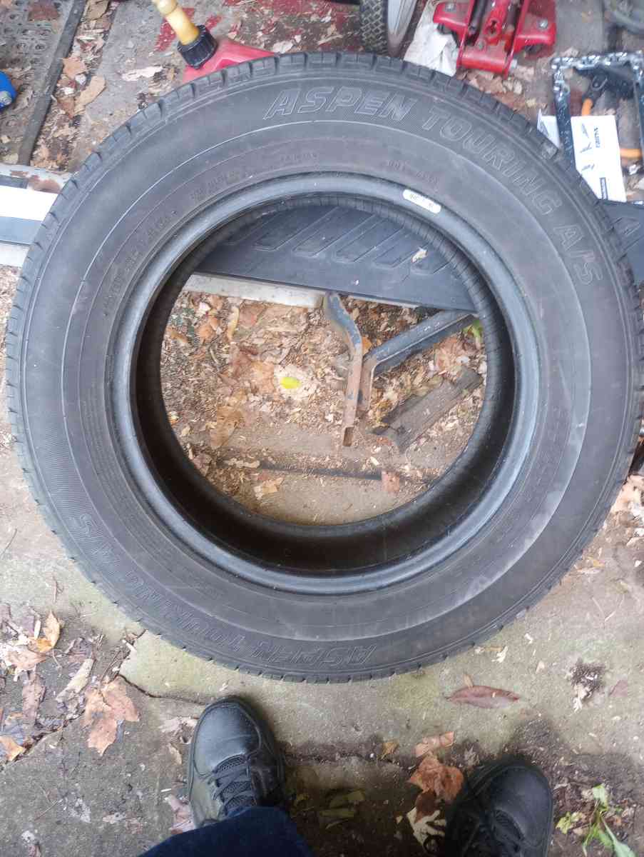 tire 225 60 16 - Agency, Missouri - FleaMarketBay