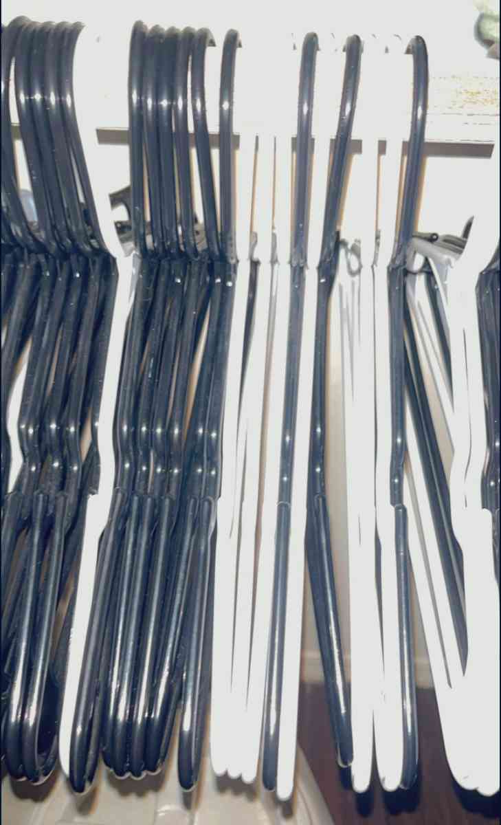 60 hangers - Fort Smith, Arkansas