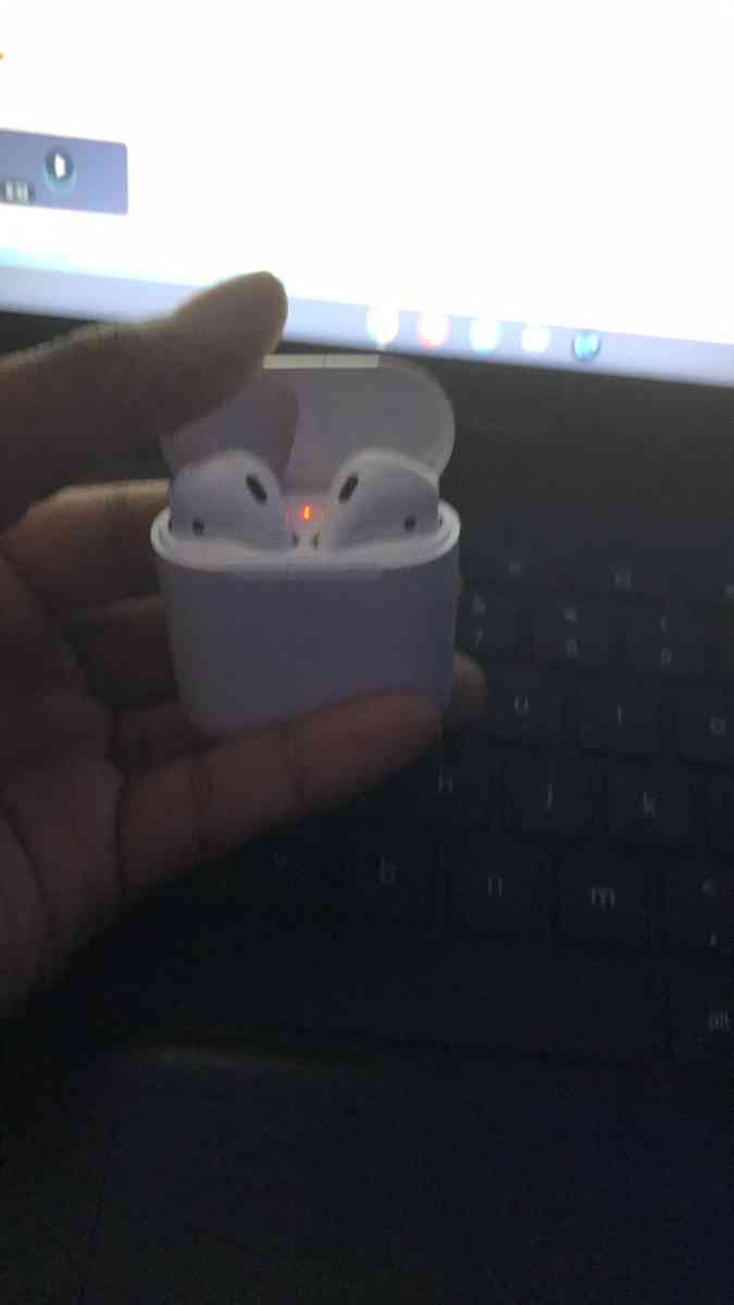 Apple Air pods 2nd generation - Danville, Virginia - FleaMarketBay