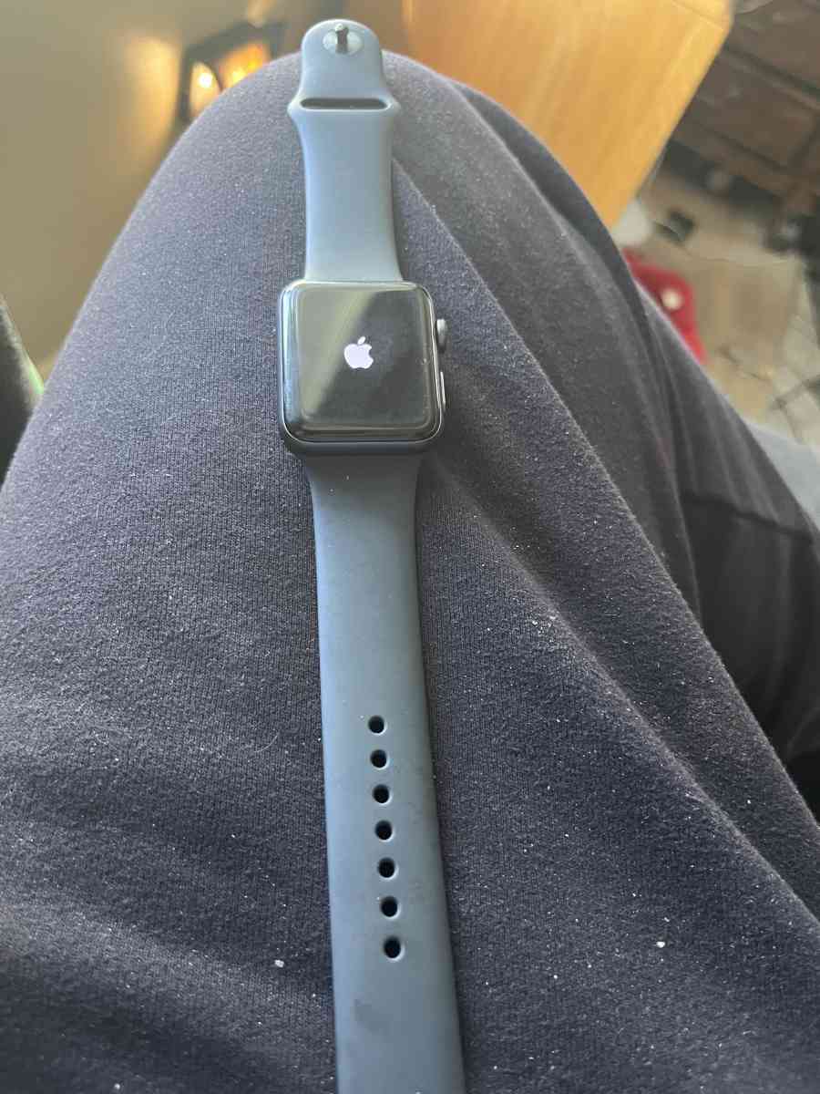 Apple Watch but Lock  with iCloud - Kankakee, Illinois - FleaMarketBay