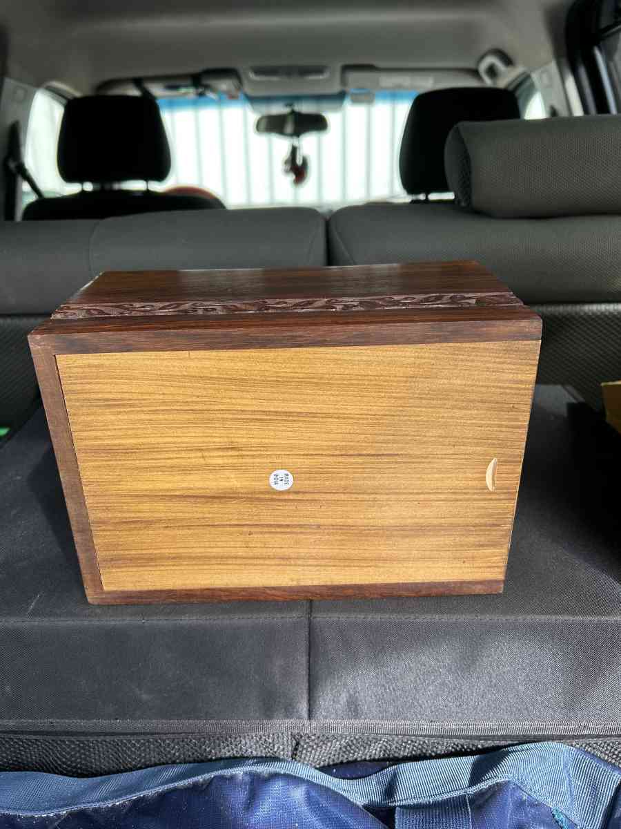 WOODEN URN CREMATION ADULT - Hackensack, New Jersey - FleaMarketBay