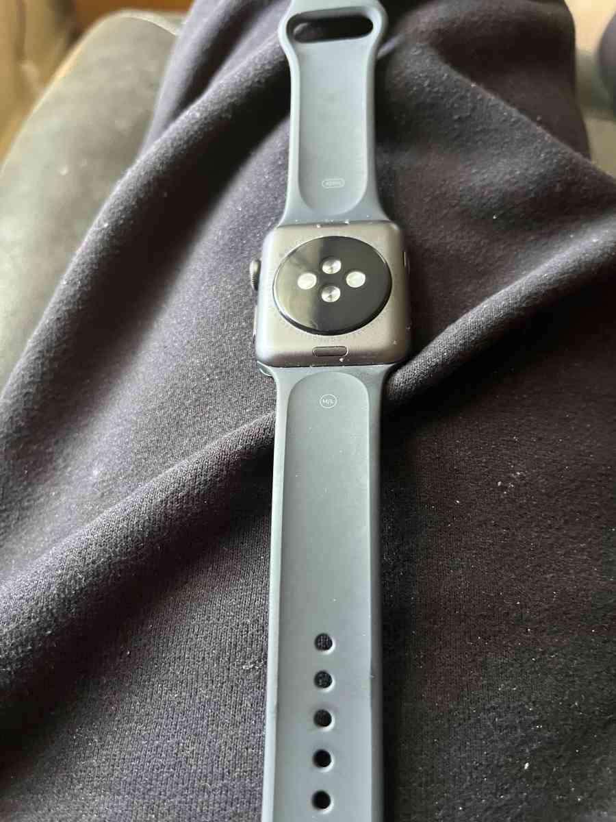 Apple Watch but Lock  with iCloud - Kankakee, Illinois - FleaMarketBay