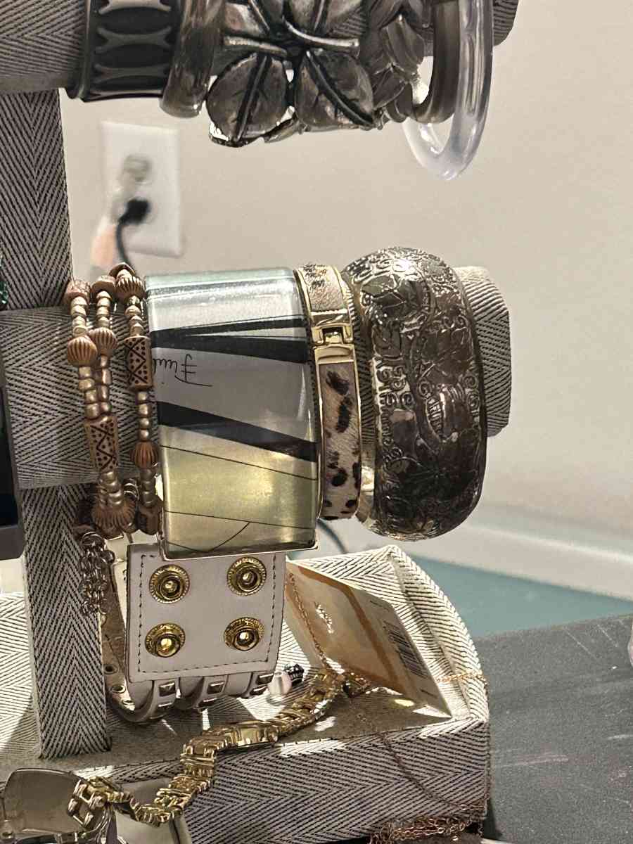 estate mystery jewelry jars - Goodyear, Arizona - FleaMarketBay