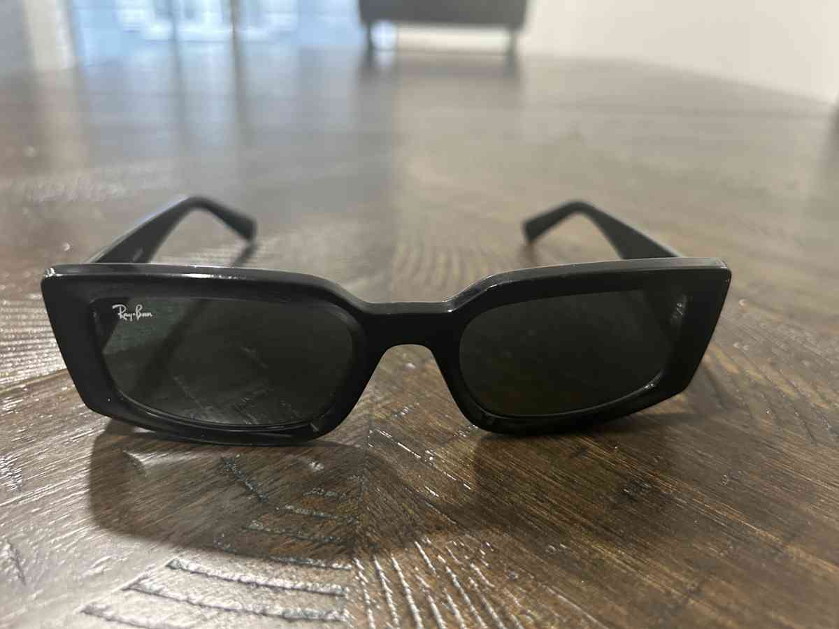 Raybans sunglasses - California City, California - FleaMarketBay
