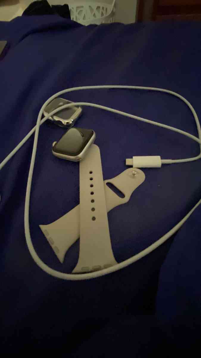 Tablet apple SE watch changers for them - Providence, Rhode Island - FleaMarketBay