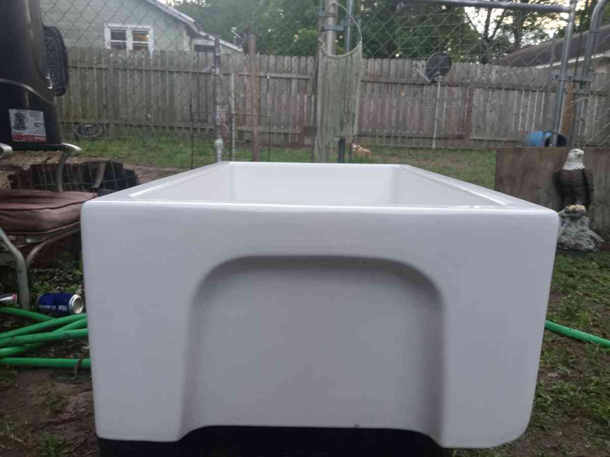 Farmhouse sink - Newberry, South Carolina - FleaMarketBay