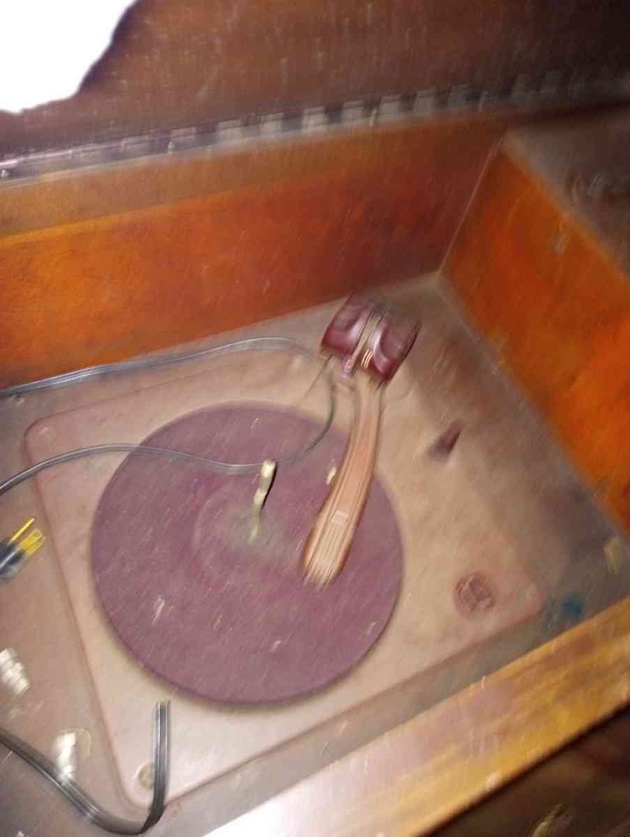 record player AM radio - Clinton Township, Michigan - FleaMarketBay