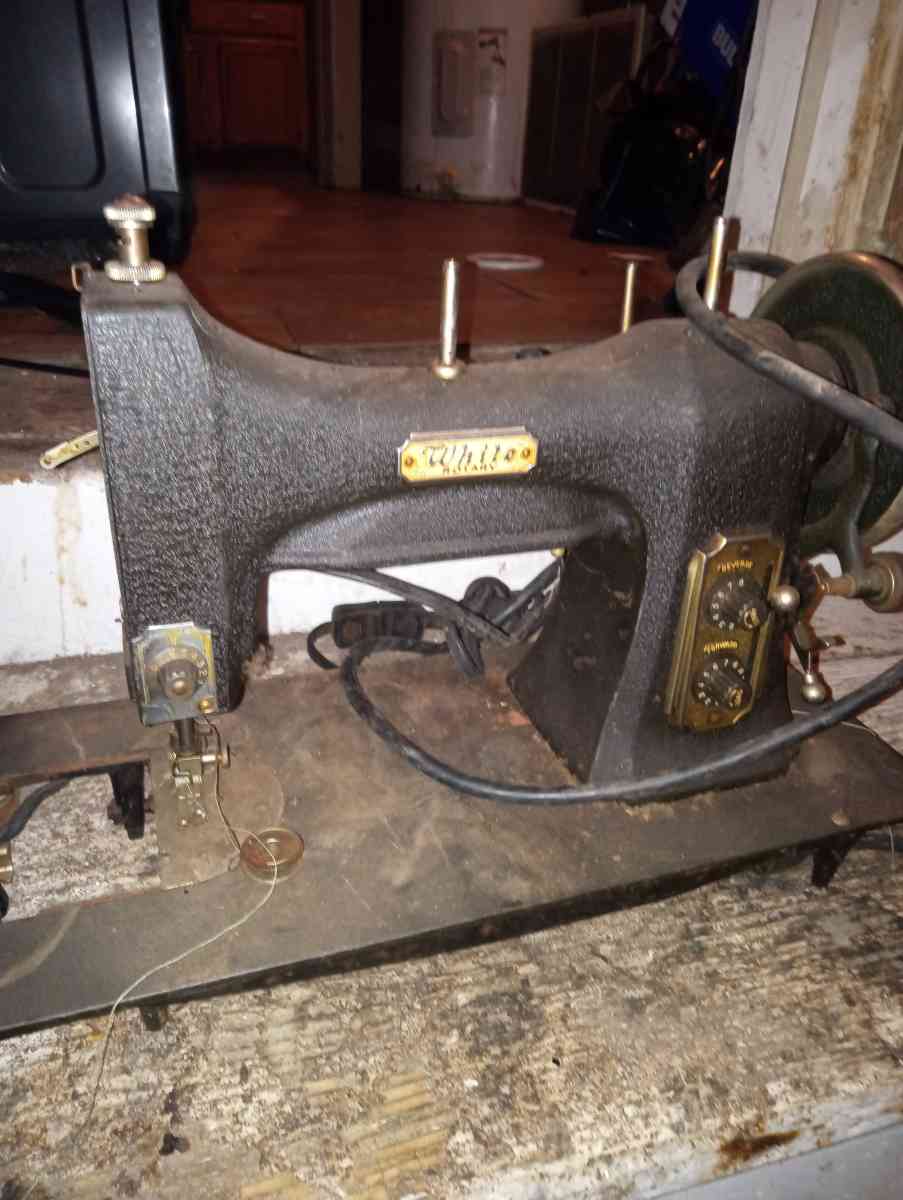 white sewing machine - Clinton Township, Michigan - FleaMarketBay