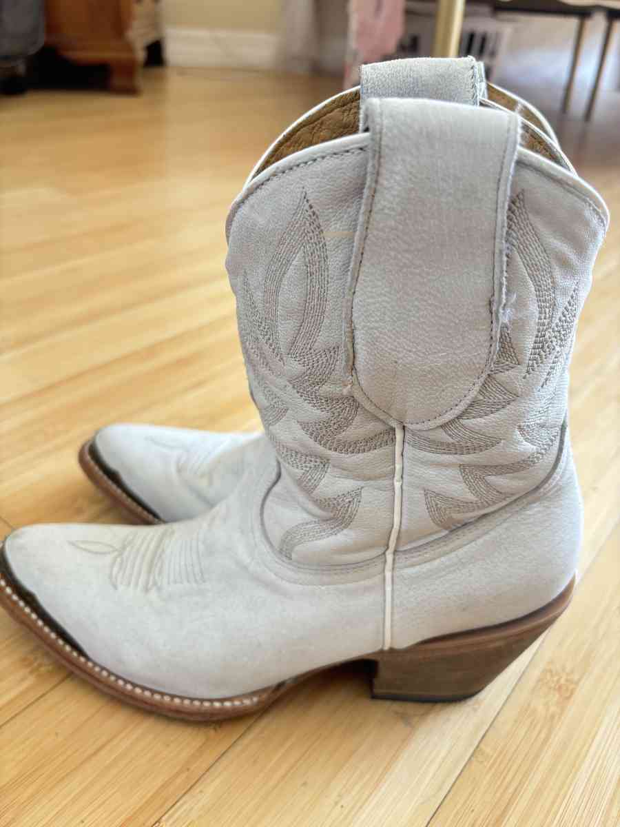 Women Boots - Cocoa, Florida - FleaMarketBay