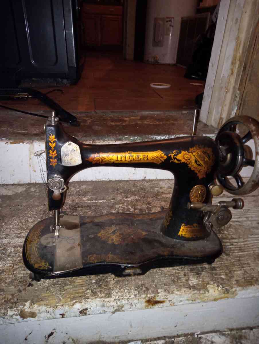 singer sewing machine - Clinton Township, Michigan - FleaMarketBay