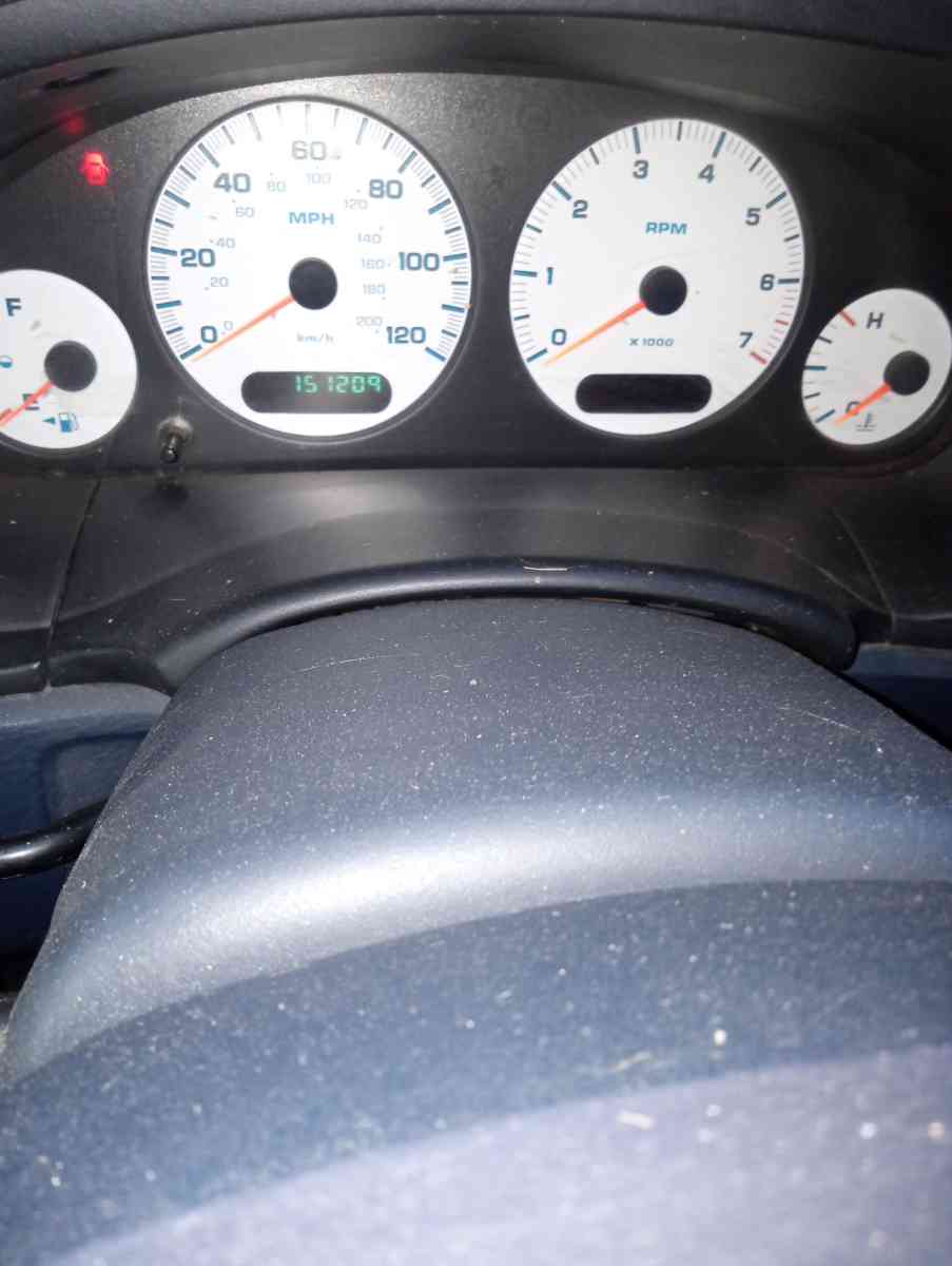 01 town n country minivan - Clinton Township, Michigan - FleaMarketBay