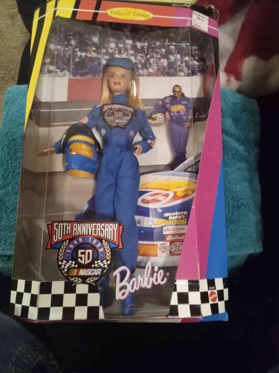 barbies singles - Waterloo, Iowa - FleaMarketBay