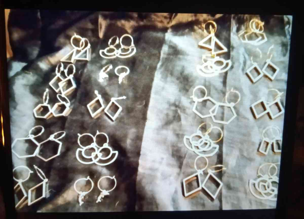 BRAND NEW JEWLERY - Hanford, California - FleaMarketBay