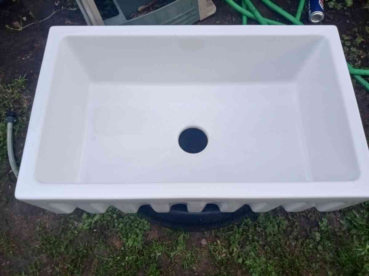Farmhouse sink - Newberry, South Carolina - FleaMarketBay