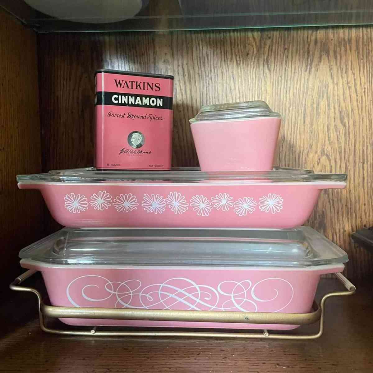 Pink Pyrex vintage bowls and casserole dishes set - South Solon, Ohio