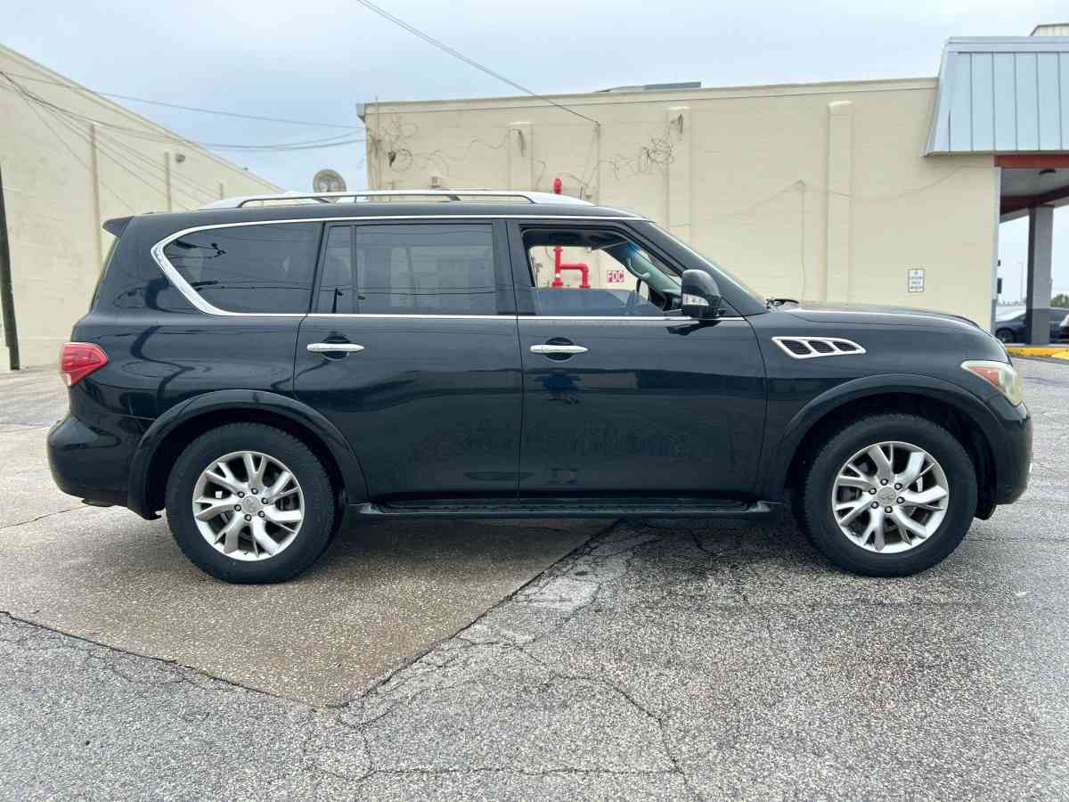 2011 infiniti qx56 - New Port Richey, Florida - FleaMarketBay