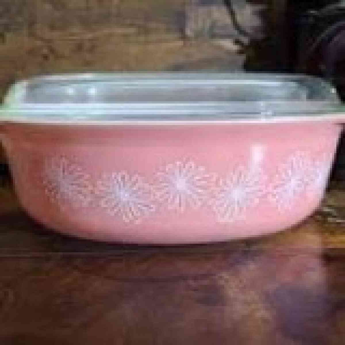 Pink Pyrex vintage bowls and casserole dishes set - South Solon, Ohio - FleaMarketBay